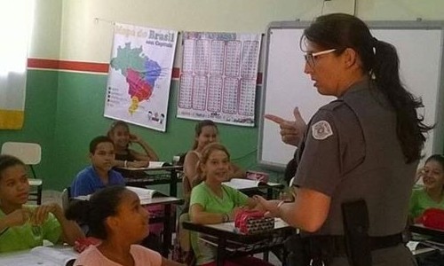 Câmara de Rifaina concede título de cidadã para policial do Proerd