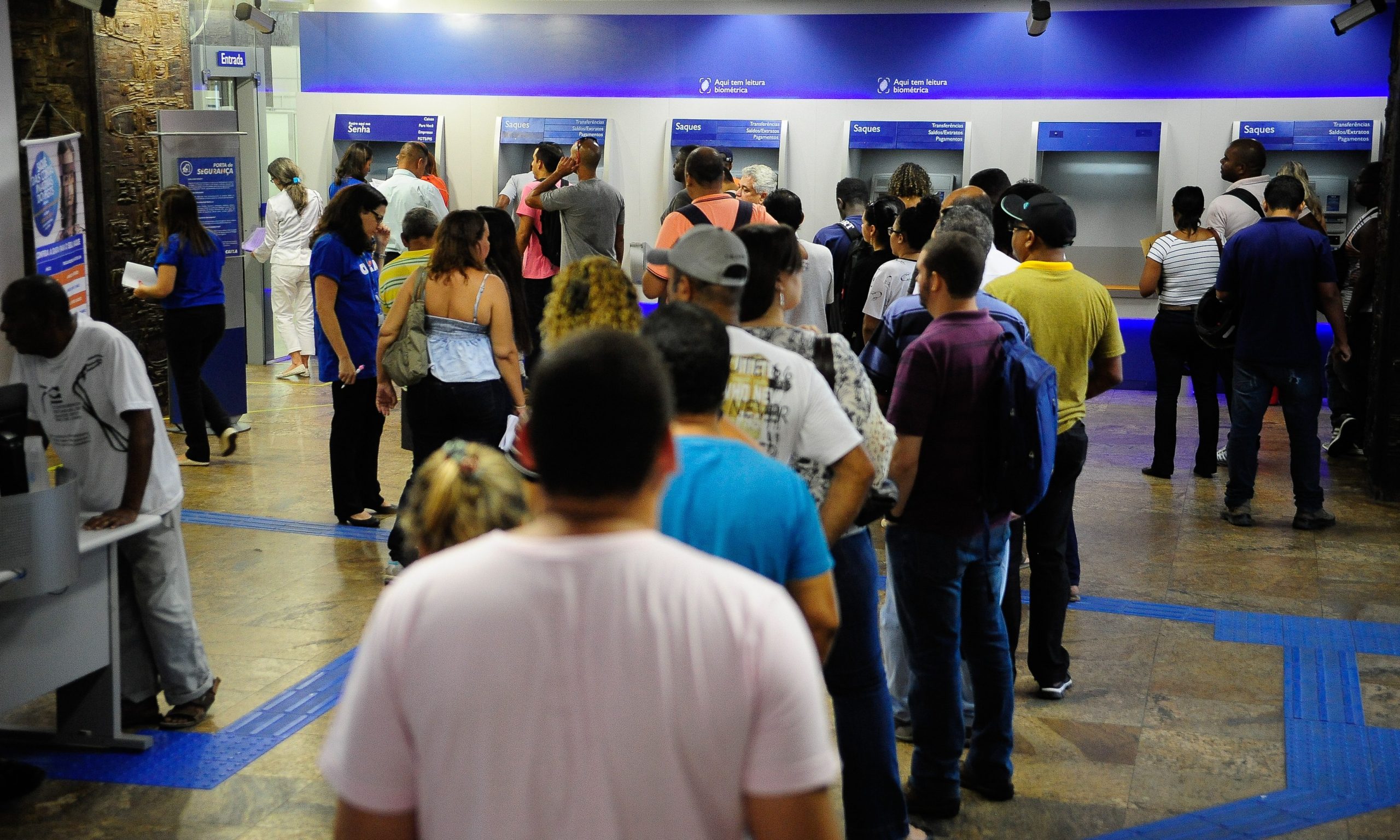 Saque imediato do FGTS vai pagar mais de R$ 1 mil por conta; veja quem pode