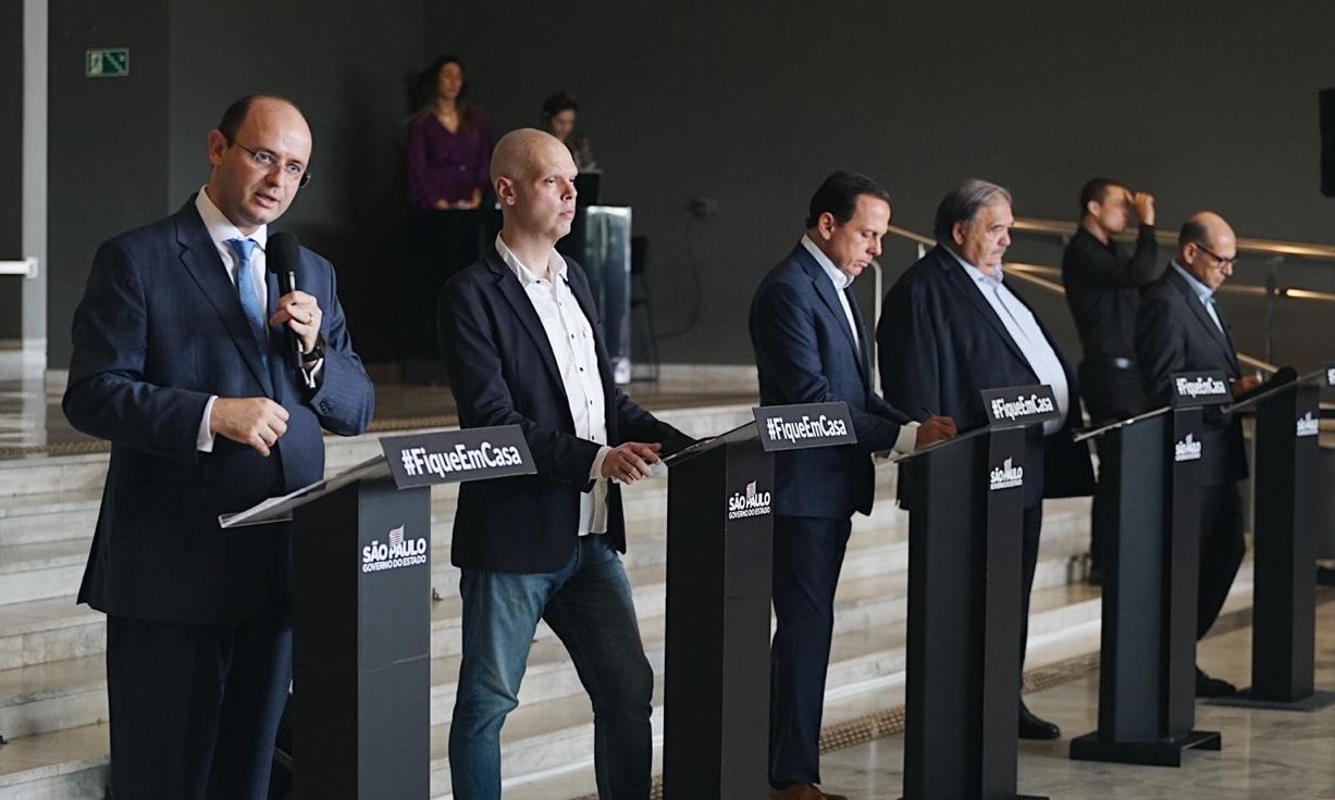 SP lança aulas em tempo real por TV aberta e celular a 3,5 milhões de estudantes