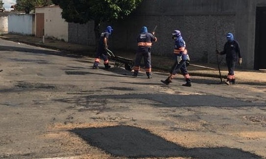 Serviços de remendo asfáltico são retomados em Franca com quatro equipes