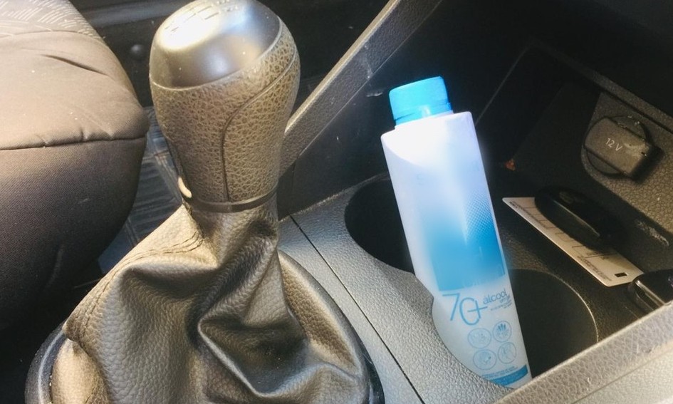 Deixar álcool gel dentro do carro? Cuidado, isso pode causar combustão!