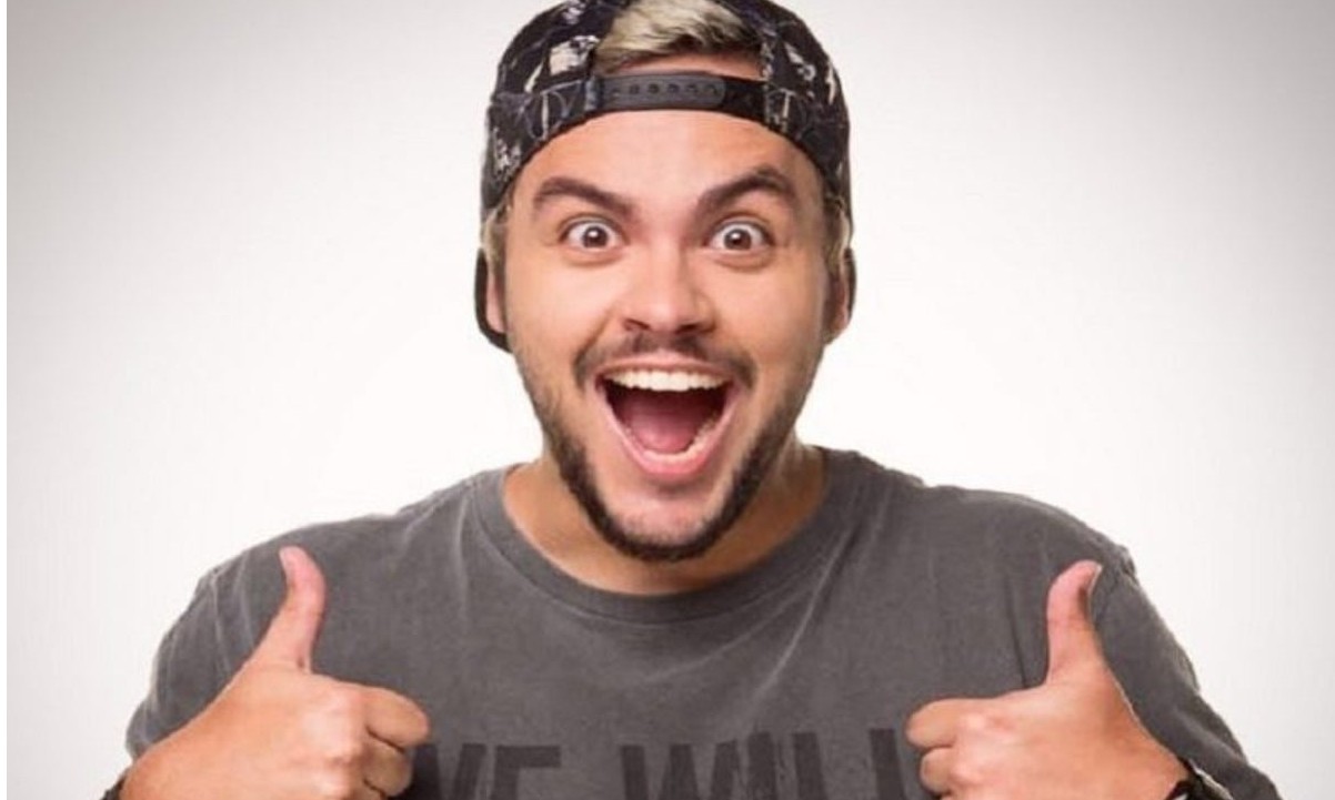 Sucesso na web, Youtuber Luccas Neto fará live para crianças no dia 1º de maio