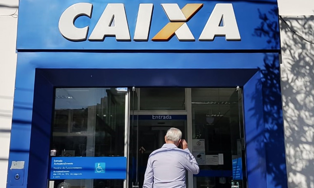 Auxílio emergencial: Caixa amplia horário de atendimento para saques