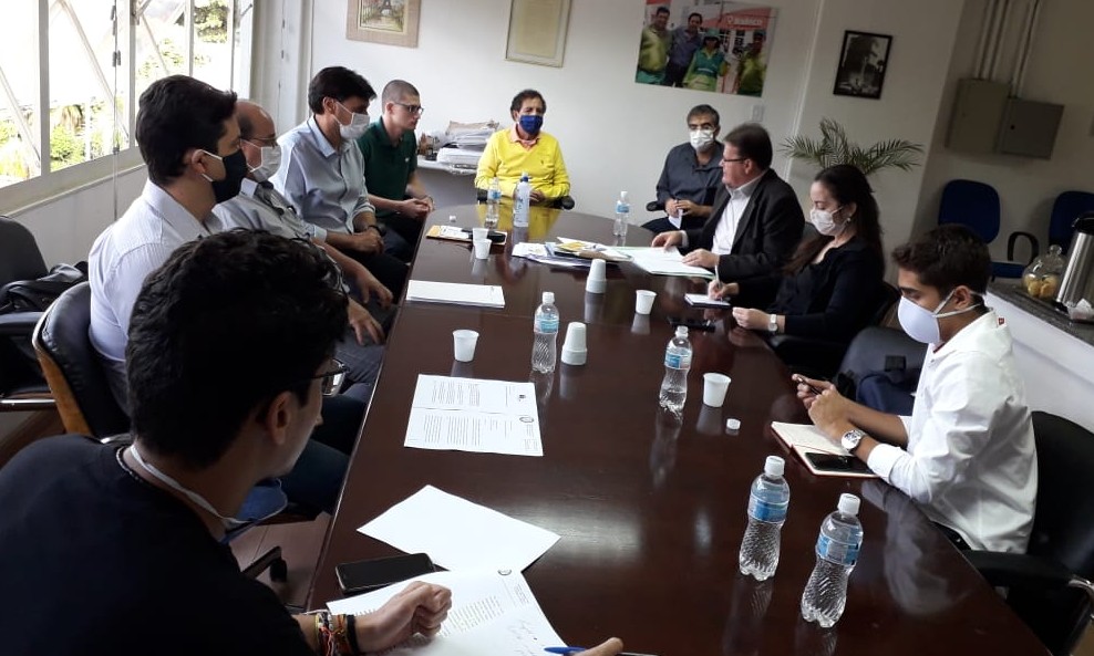 Reunião no Gabinete do Prefeito discute auxílio aos alunos das Faculdades