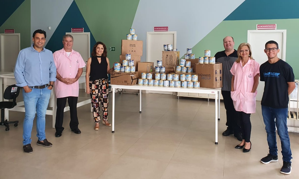 Trote Solidário do Uni-Facef entrega doações para Voluntários da Saúde