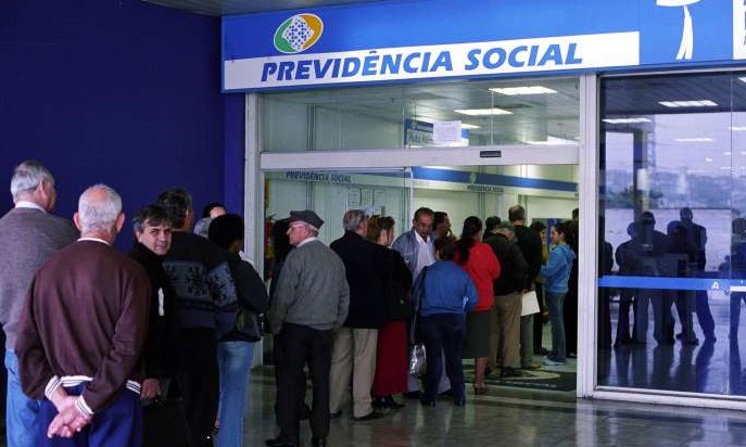 INSS vai contratar mais de 8 mil temporários sem concurso para reduzir filas