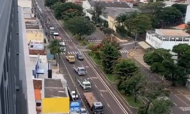 Carreata em Franca pede fim da quarentena e volta das atividades econômicas