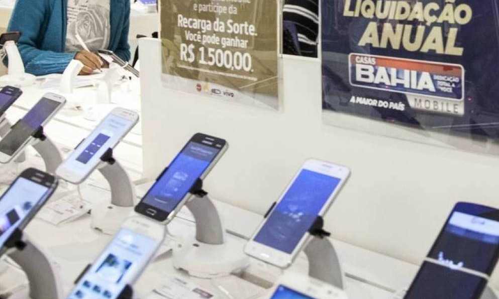 Casas Bahia foca em vendas por WhatsApp e reabertura de lojas para enfrentar crise