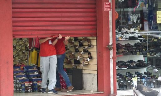 No meio de tantas ideias, o exemplo de que é possível fazer a reabertura das lojas