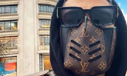 Transformada em acessório obrigatório, modelos de máscaras se multiplicam