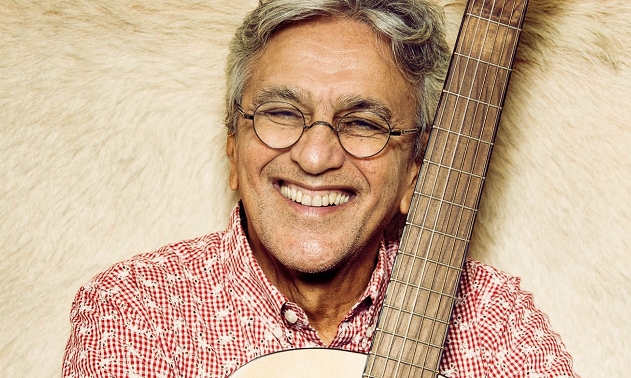 Ainda sem data confirmada, Caetano Veloso prepara live para ajudar equipe