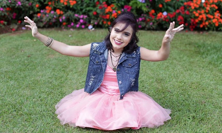 Jovem francana disputa título nacional de miss cadeirante. Vote no link