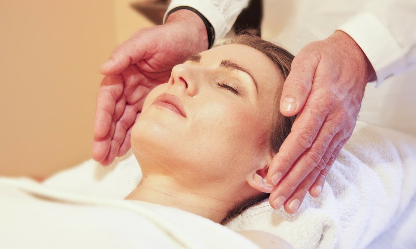 Reiki à distância: técnica de ‘cura’ promete minimizar os efeitos do isolamento