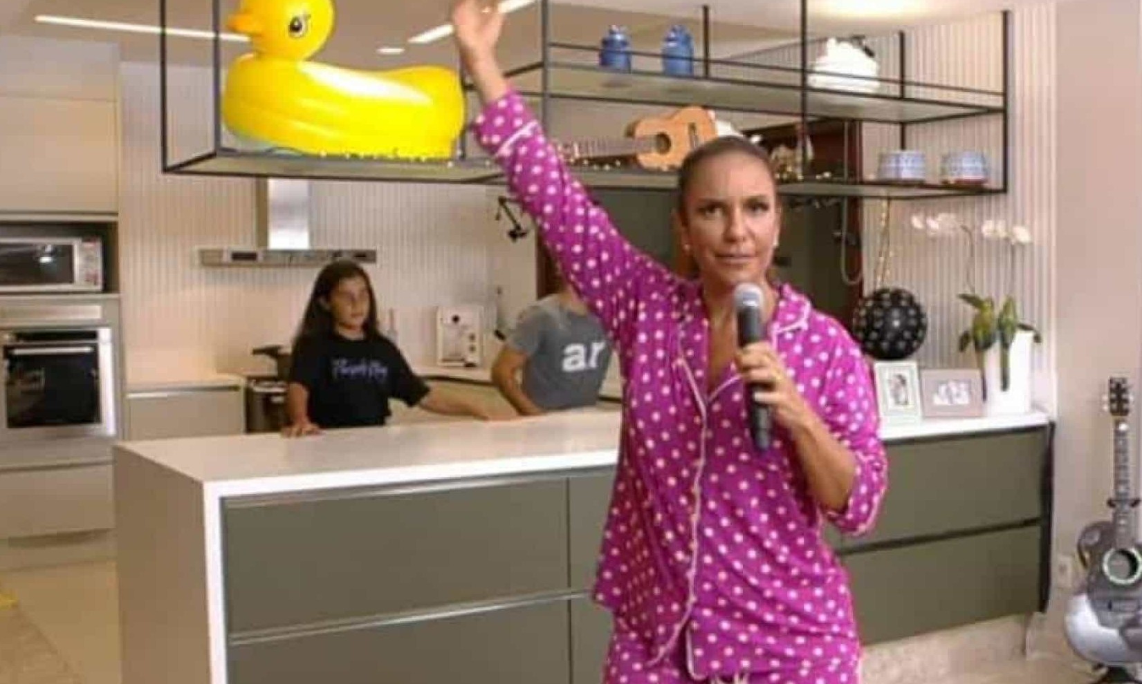 Após sucesso da primeira live, Ivete se apresentará de novo no Dia das Mães