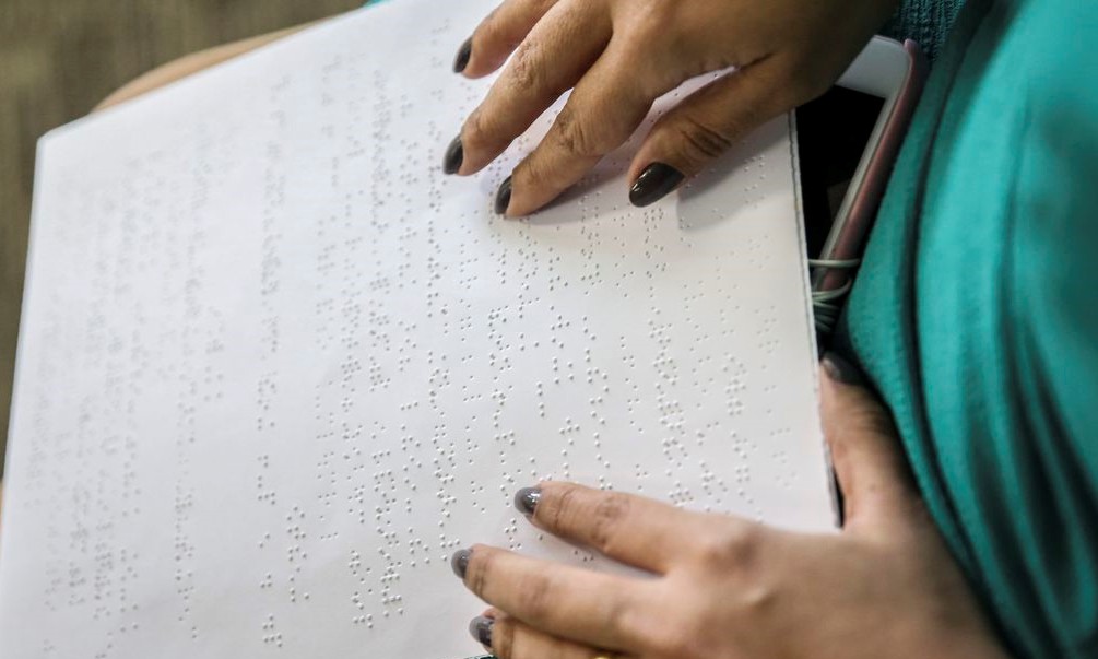 Pessoas com deficiência visual terão leitura em tela na prova do Enem 2020