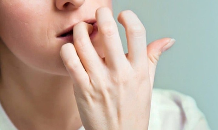 Quer parar de roer as unhas e não consegue? Saiba que é possível com essas dicas