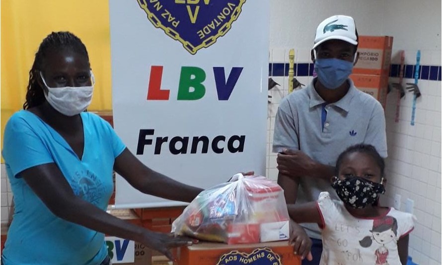 Covid-19: LBV entrega cestas de alimentos e produtos de limpeza a famílias de Franca