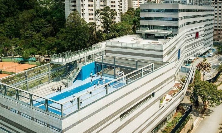 Escola com R$ 10 mil de mensalidade, não negocia e sugere que aluno saia