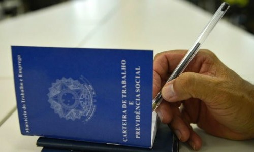 Governo prepara medida de troca de funcionários para gerar empregos nesta crise