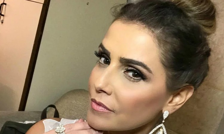 A beleza dos 40. Deborah Secco assume sardas e aparece sem maquiagem