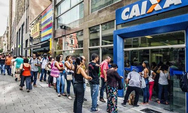 Auxílio de R$ 600: governo federal adia o anúncio do calendário da 2ª parcela