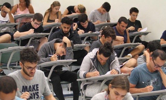 Por causa do Enem, USP, Unicamp e Unesp vão decidir se adiam vestibular
