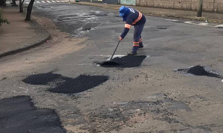 Buracos: Serviços de remendo asfáltico avançam em vários bairros de Franca