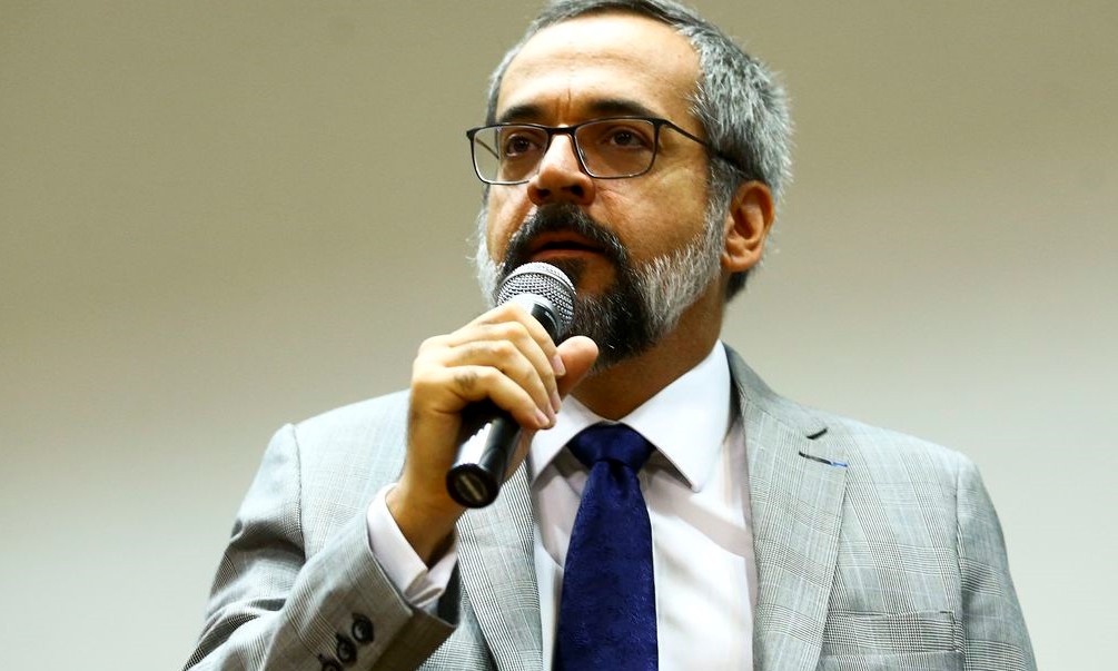 Ministro Abraham Weintraub sugere adiamento do Enem 2020 por até 60 dias