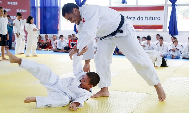 Pela crise, SESI-SP demite 250 professores de esportes em 53 cidades onde atua