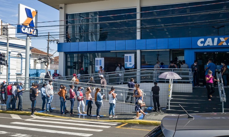 Caixa pagará 1ª parcela do auxílio emergencial para 405 mil pessoas no sábado, 16