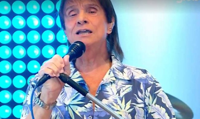Se prepare: Roberto Carlos gostou e anuncia que fará nova live no Dia das Mães