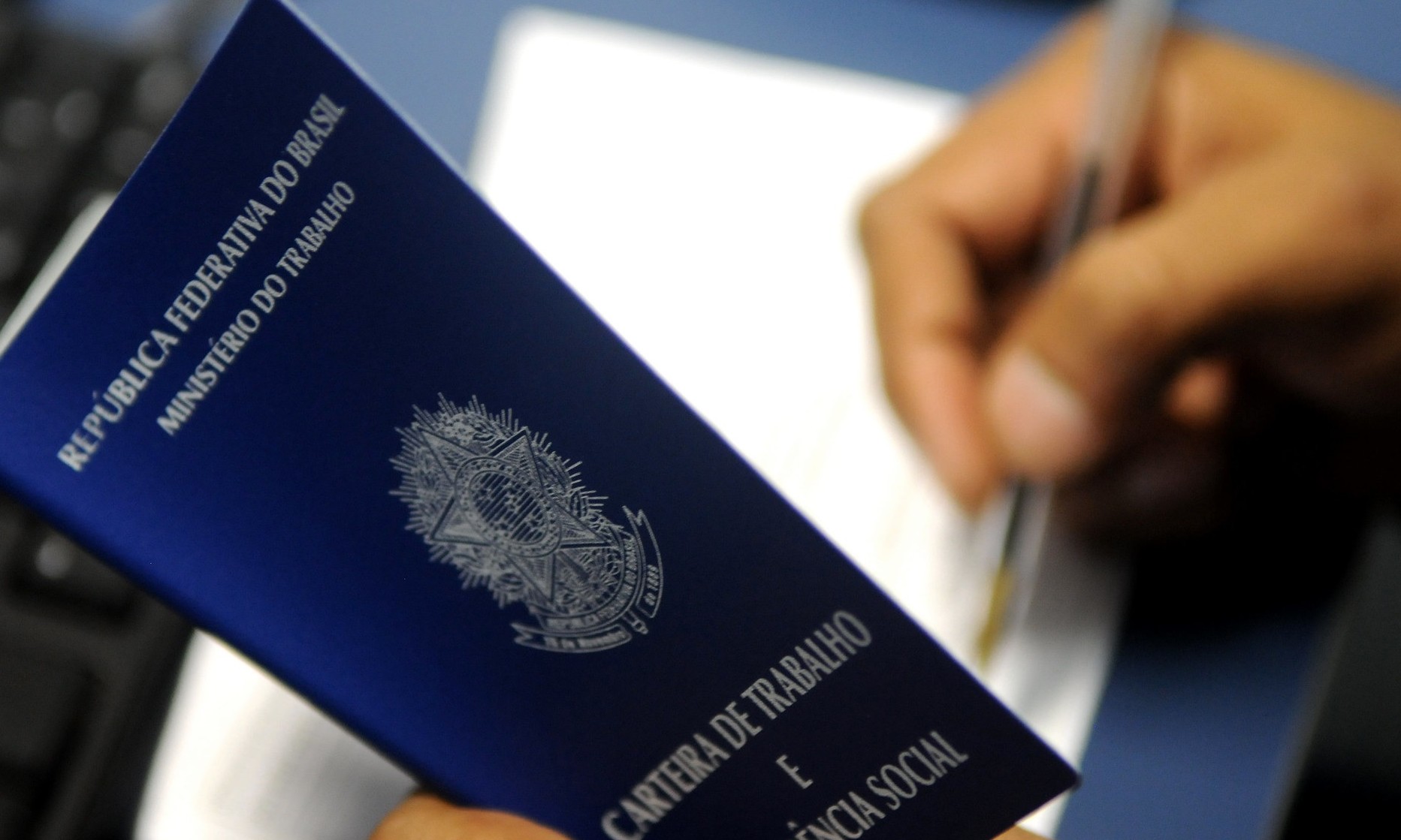 Trabalhadores poderão receber até R$ 1.813,03 do auxílio BEm: Saiba como
