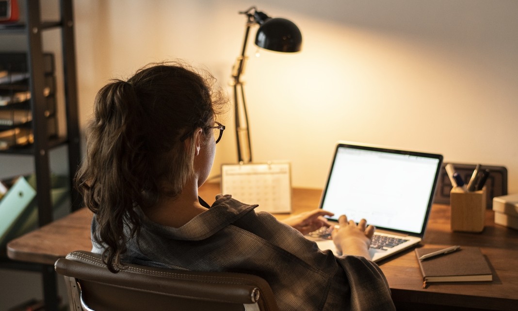 Solidão, o lado sombrio do home office: saiba como evitá-la no isolamento