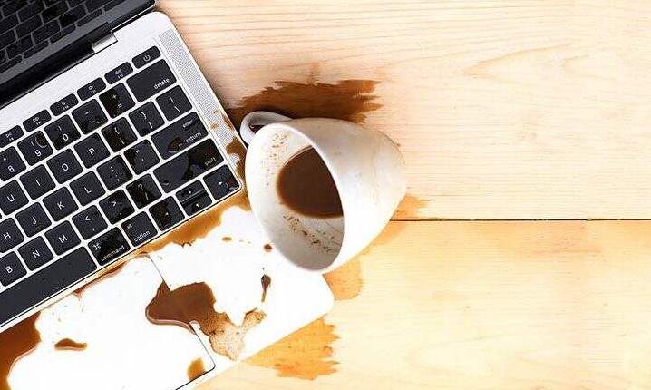 Caiu água no notebook? Não se desespere e veja dicas para salvá-lo!