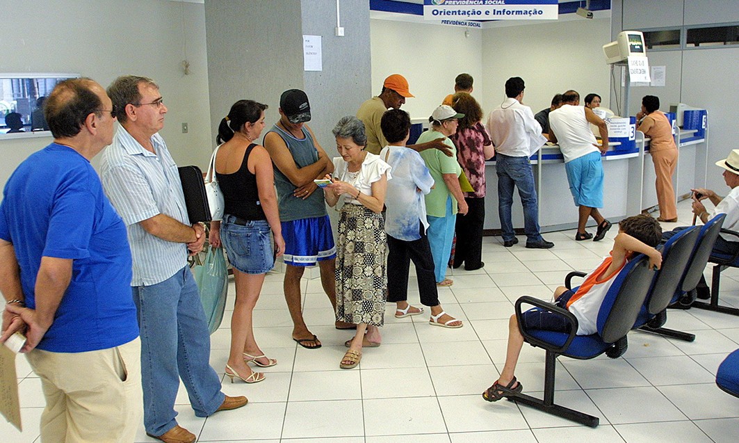Segunda parcela do 13º do INSS libera dinheiro para 30 milhões de segurados