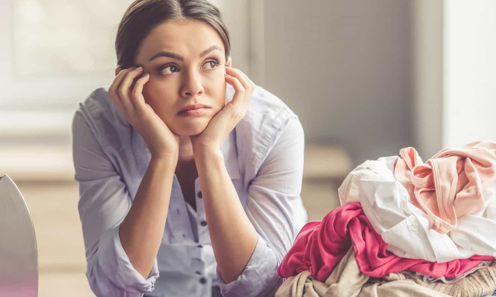 Dois truques incríveis para não ter que passar roupa
(se você não for exigente)