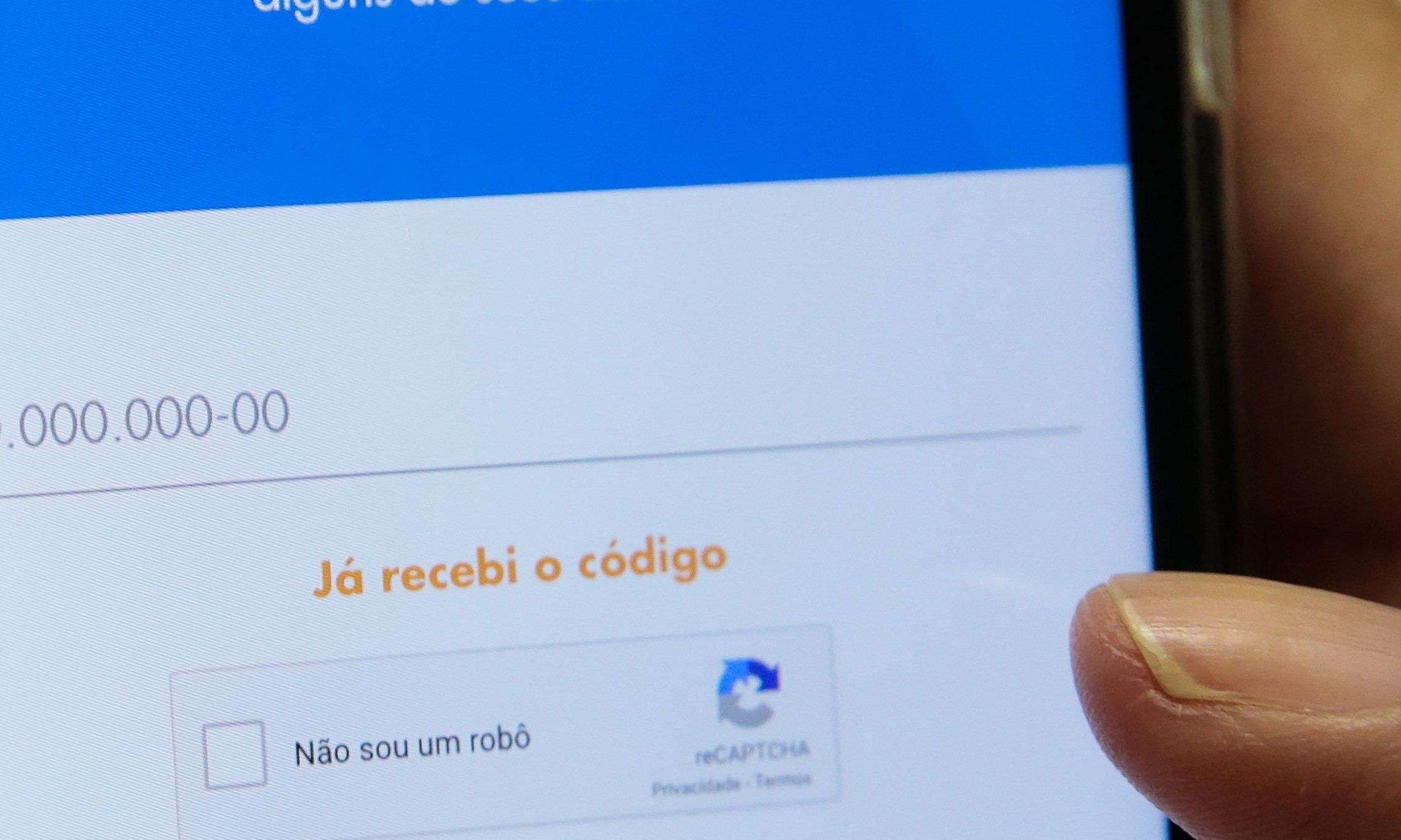 Caixa libera pedidos de auxílio emergencial para mães menores de 18 anos