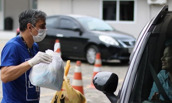 Drive Thru Solidário – Mais Café arrecada alimentos e itens de higiene em Franca