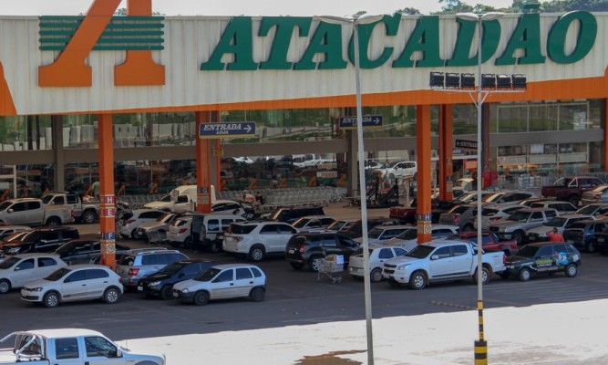 Atacadão passa a aceitar cartão de auxílio emergencial em suas lojas
