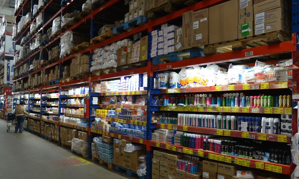 Crise: vendas da indústria e varejo caíram mais de 30% de março para abril