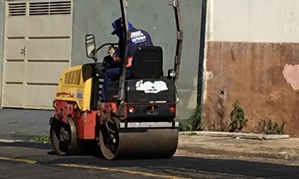 Com asfalto ruim, ruas do Parque do Horto e Noêmia passam por recapeamento