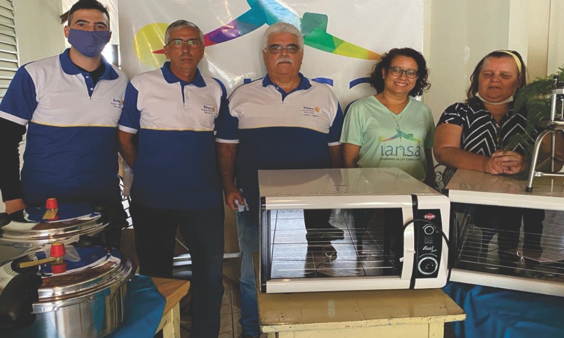 Rotary Três Colinas de Franca faz doação de utensílios para o ​IANSA