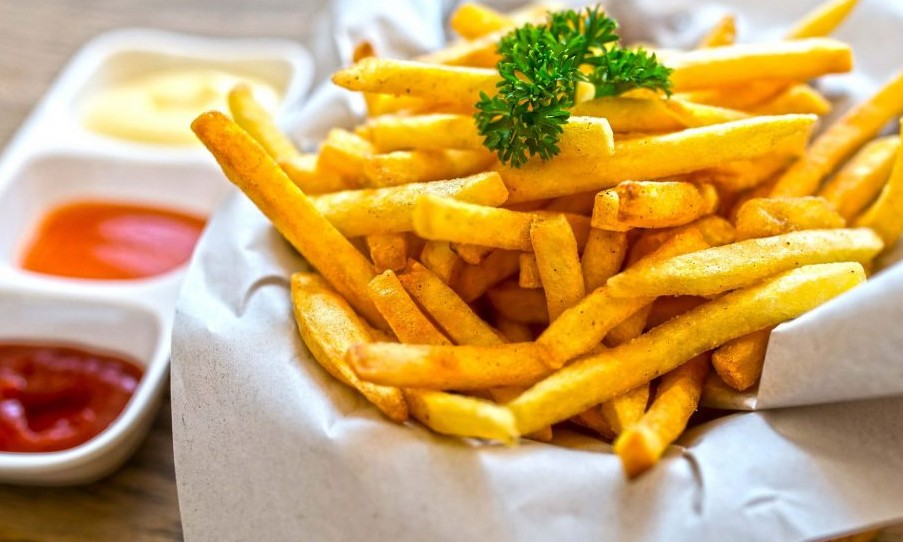 Batata frita perfeita: veja os truques infalíveis para não errar na hora do preparo