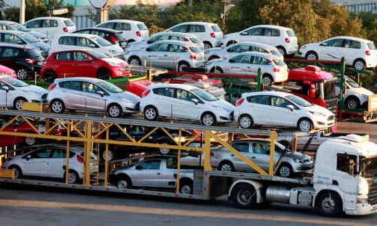 Emplacamento de veículos despenca 76% em abril, segundo a Fenabrave