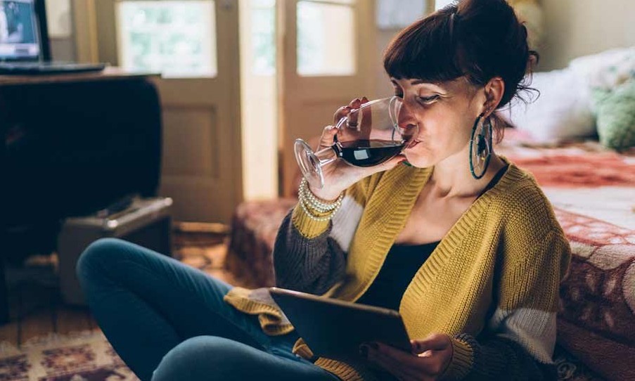 Drinks na quarentena: entenda o motivo da sua ansiedade após beber