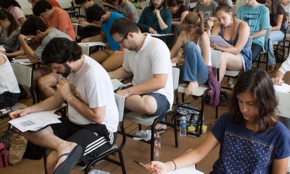 Alunos da rede estadual já podem solicitar isenção de taxa do Vestibular da Fuvest