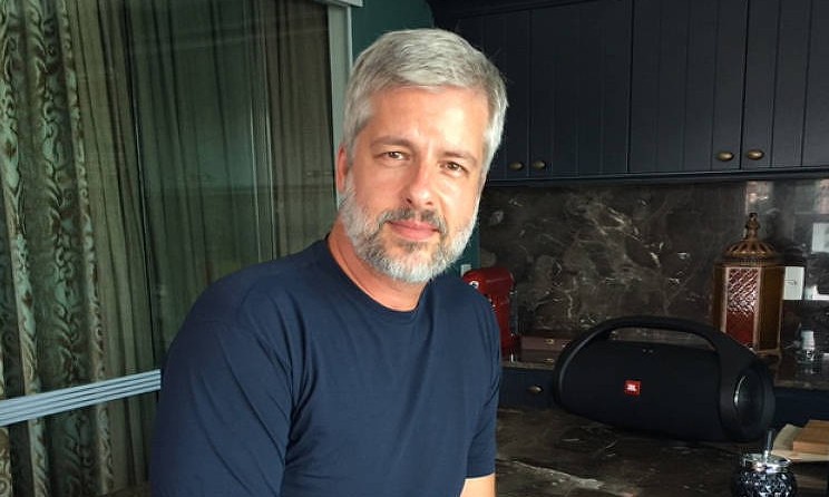 Victor Chaves fala sobre saída da Globo após caso de agressão contra a ex-mulher