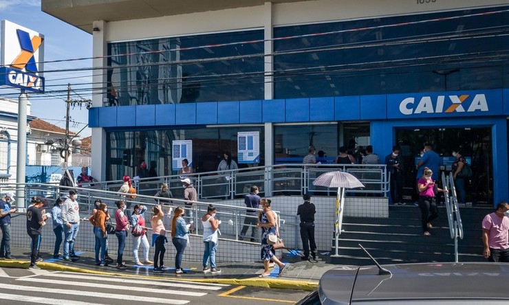Agências da Caixa abrem neste sábado, 13, para pagar auxílio: Em Franca também