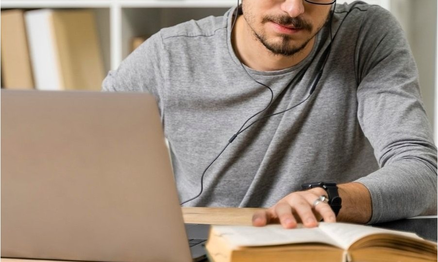 Capes abre 25 mil vagas para cursos virtuais gratuitos de 60 horas