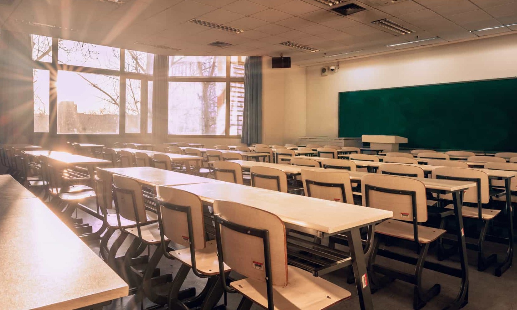 Pesquisa diz que 42% dos alunos podem abandonar faculdades privadas
